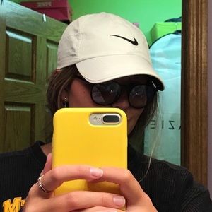 White nike drifit hat